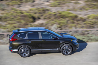 2019-honda-cr-v_100658141_s.jpg
