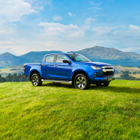 Umberto_Gabarit_Carre_2000x2000_Isuzu3.png