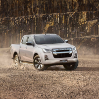 Umberto_Gabarit_Carre_2000x2000_Isuzu4.png