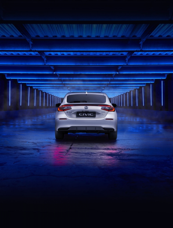 Honda_Civic_White_DeadRear_V2_LR_1000x0.jpg