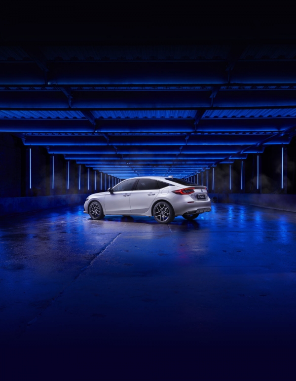 Honda_Civic_White_Rear_V2_LR_1000x0.jpg