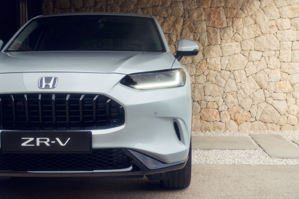 69414_24YM_ZRV_Advanced_Headlight_Grille_Detail_KG_LR.jpg