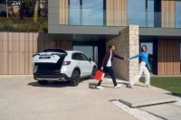 69421_24YM_ZRV_Advanced_Rear_Static_WalkAwayClose_WithTalent_KG_LR.jpg