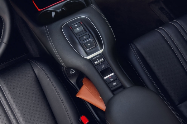 69426_24YM_ZRV_Sport_Centre_Console_KG_LR.jpg