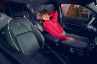 69175_24YM_eNy1_Advance_Interior_FrontSeatRecline_WithTalent_KG_LR_1000x0.jpg