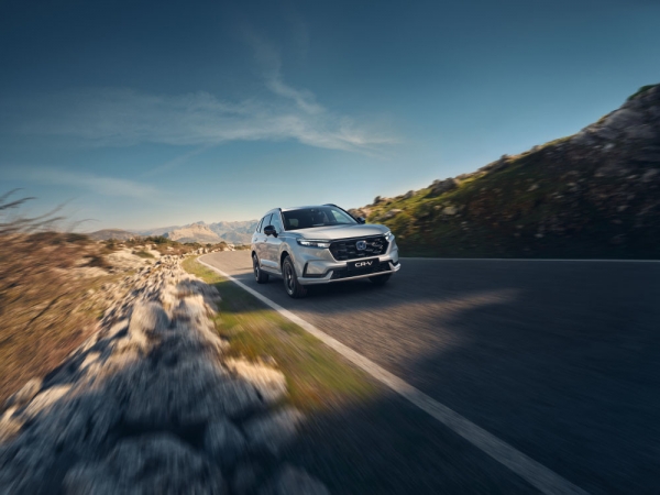 69322_24YM_CRV_PHEV_AdvanceTech_Front_Right_Dynamic_KV_KG_LR_1000x0.jpg