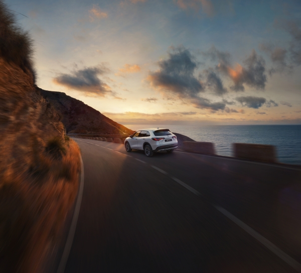 2023 ZR-V Key visual White car.jpg