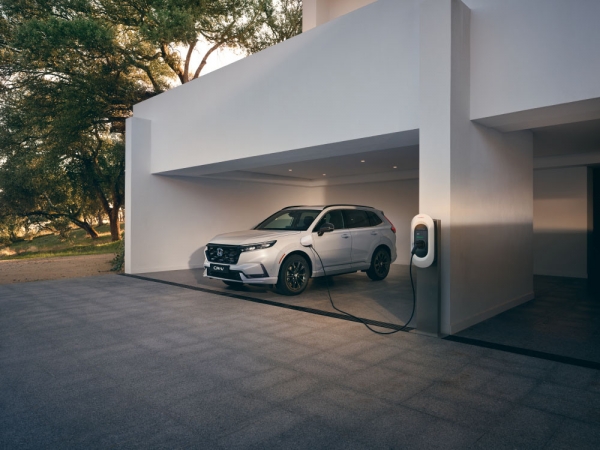 69325_24YM_CRV_PHEV_AdvanceTech_PluggedIn_KG_LR_1000x0.jpg